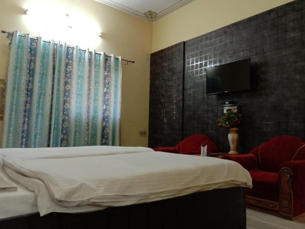 Hotel New Park Pushkar Bagian luar foto